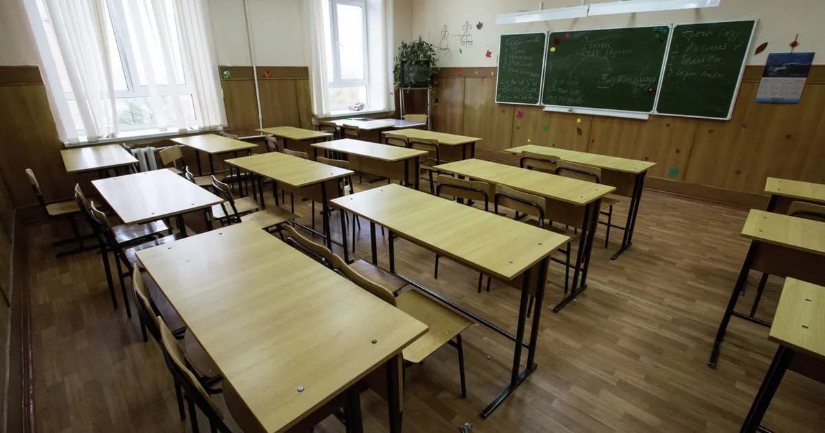 В школы и детские сады с завтрашнего дня можно не ходить