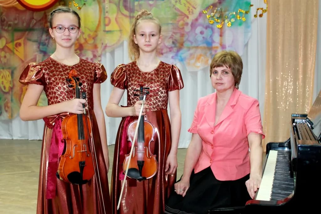 Арина Мещерякова, Лилиана Позычайло с преподавателем Светланой Яковлевой