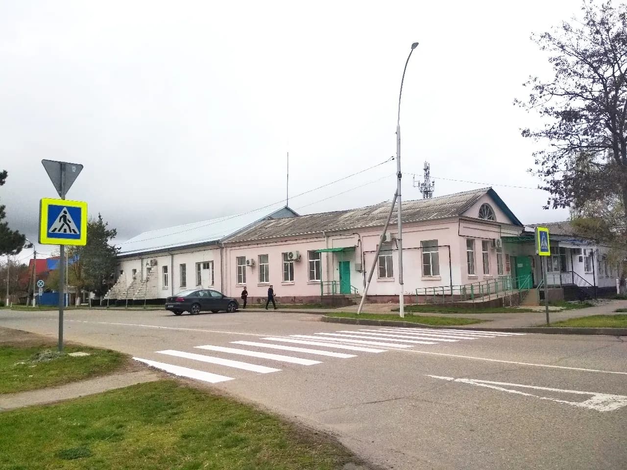 Пешеходный переход на улице Ленина в Мостовском