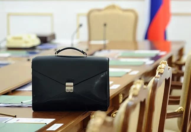 Госслужащим повысили пенсионный возраст