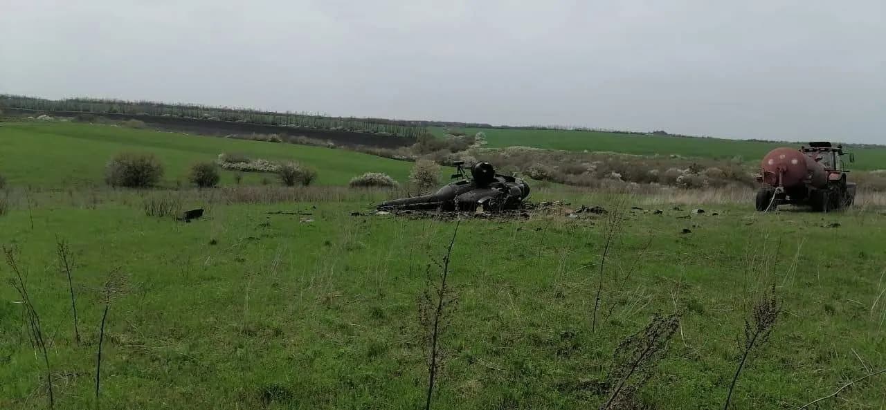 В Мостовском районе разбился вертолет Ми-2.