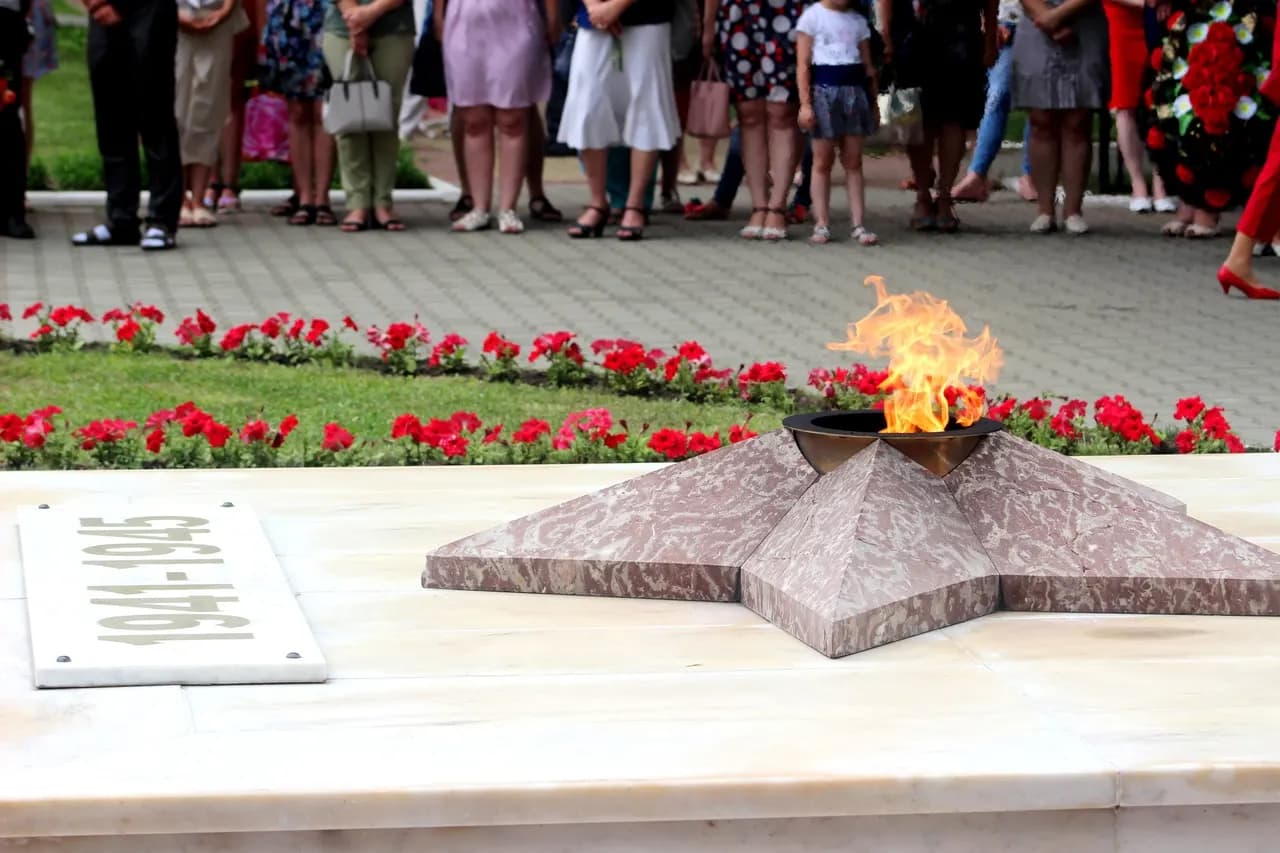 Вечный огонь в парке Победы