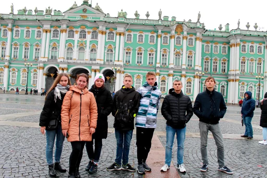 Учащиеся мостовской школы искусств в Петербурге