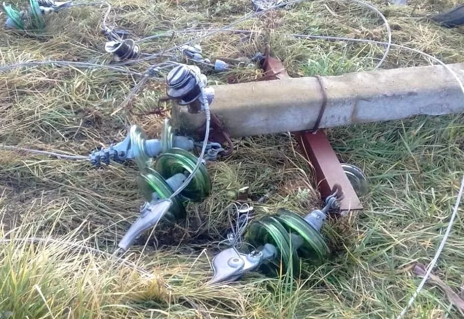 Водитель врезался в электроопору