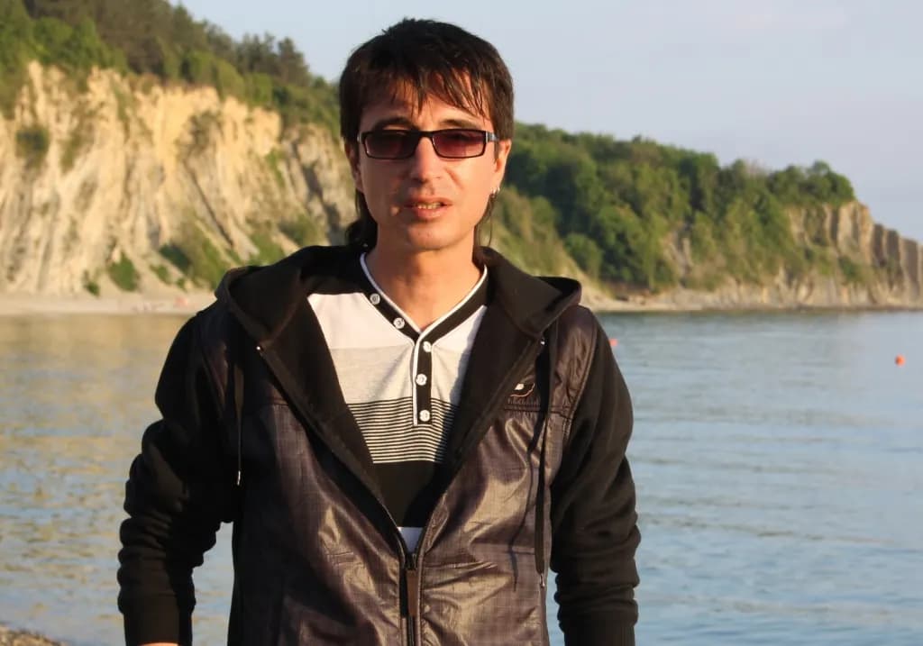 Юрий Комаров